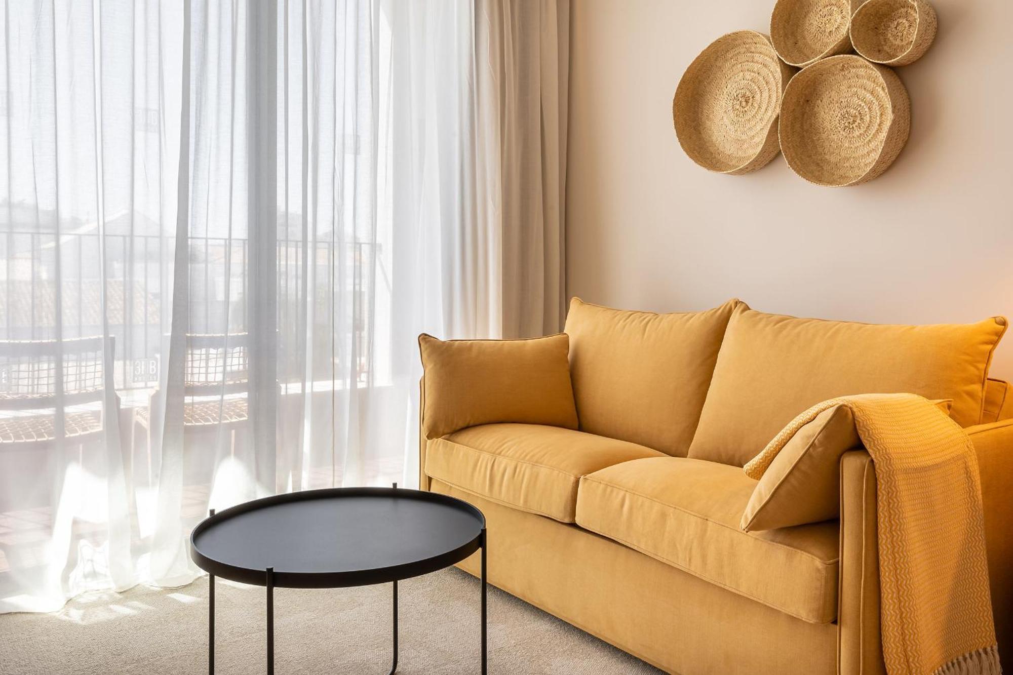 Hotel 3HB Distrikt Faro Zimmer foto A sofa