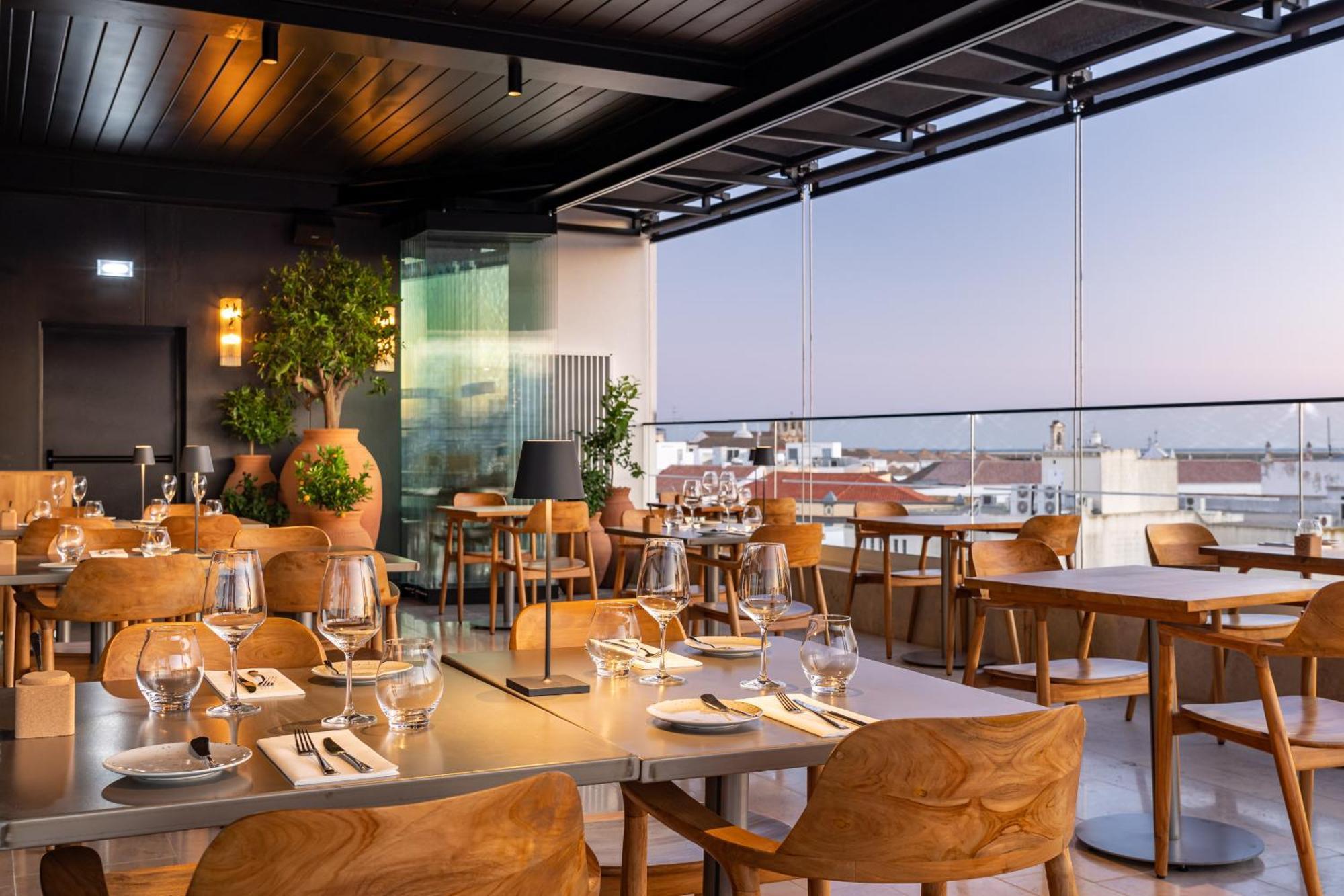 Hotel 3HB Distrikt Faro Exterior foto The restaurant